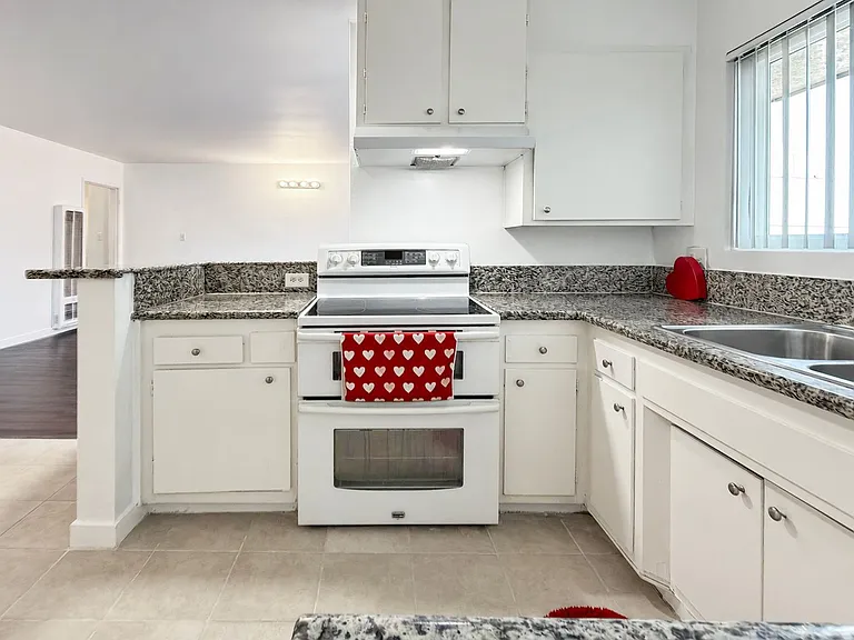 1415 Cedar Ave — Photo 12