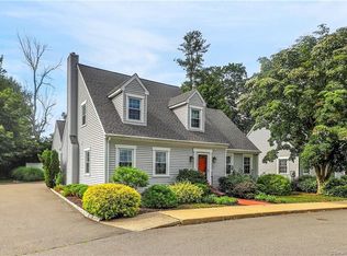 15 Rosebud Dr UNIT 15, Trumbull, CT 06611