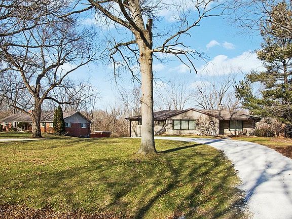 4th image of 2628 Bluffwood Dr W