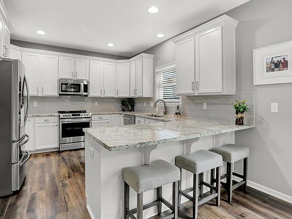 4th image of 1862 Woodfield Dr