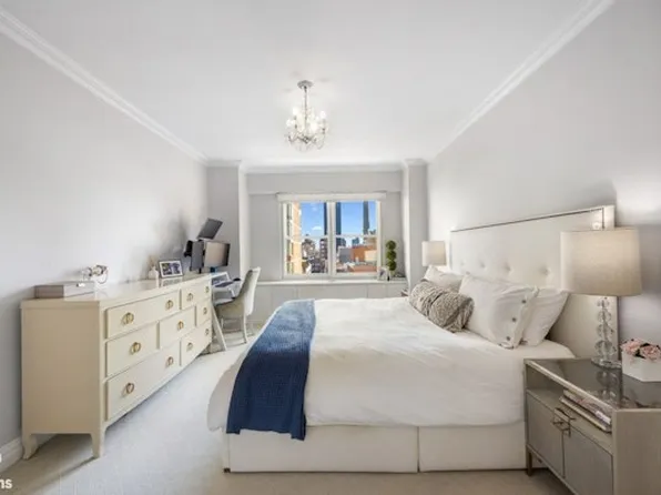 370 East 76th Street image 5 of 12