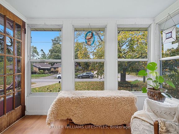 4th image of 297 Stephen St