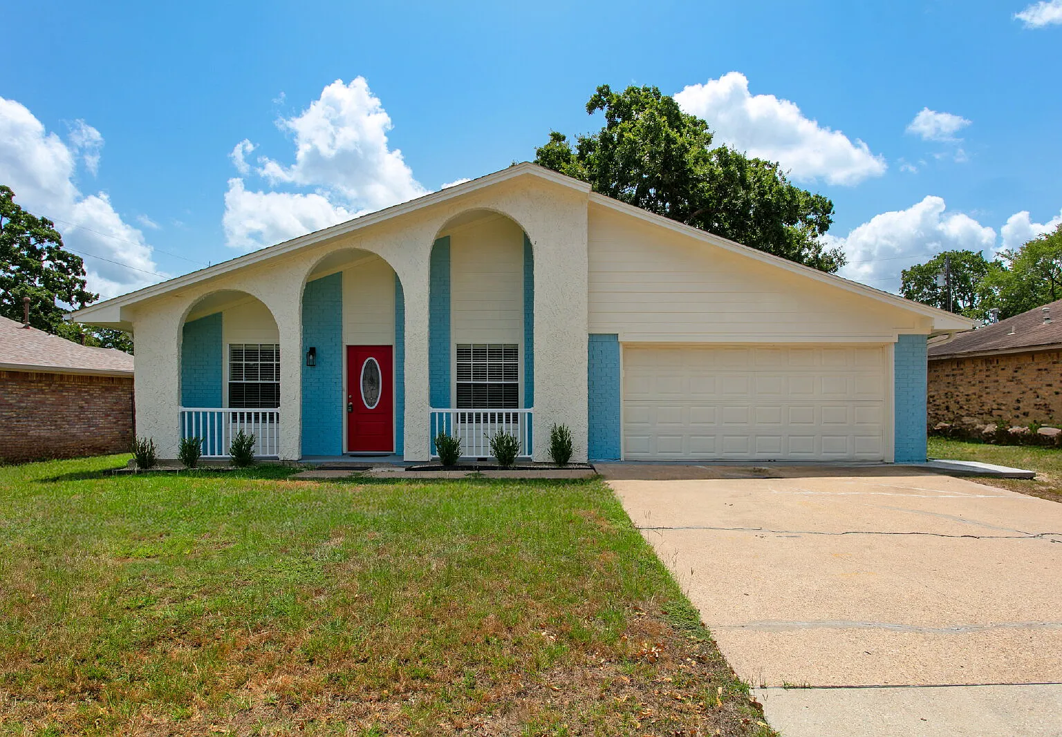 3 bed, 2.0 bath, 1144 sqft, $1,900 — Photo 1