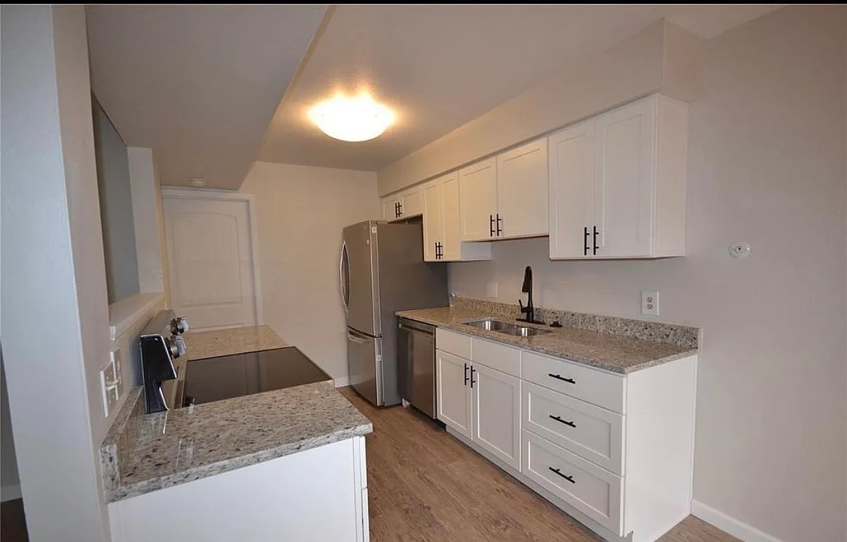 2 bed, 1.5 bath, 1161 sqft, $2,150 — Photo 3