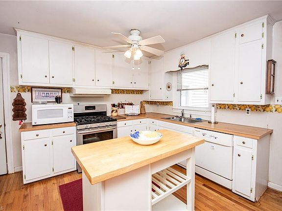 5th image of 636 N Kelly St