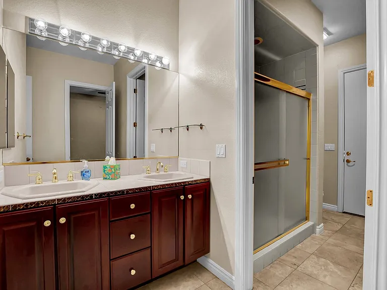 9101 Crystal Lake Ct — Photo 47