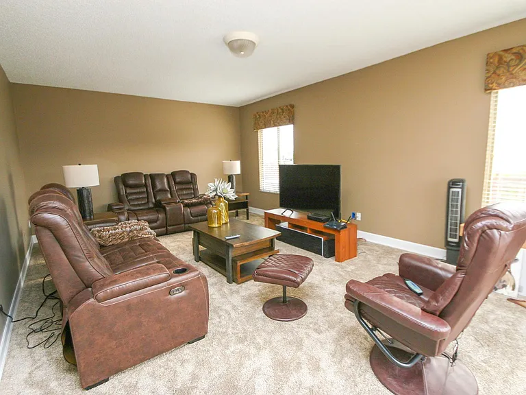 1310 Abbeyhill Dr — Photo 9
