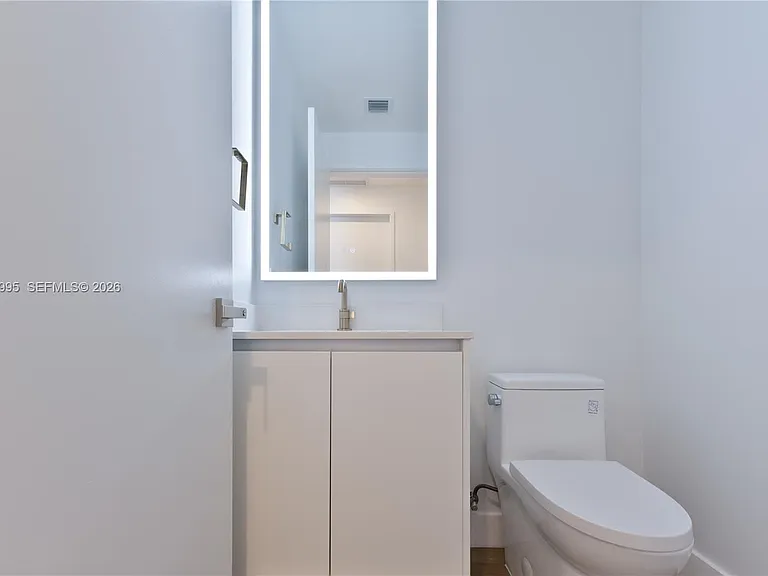 700 NE 24th St #5402 — Photo 23