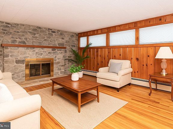5th image of 242 Footstone Ln