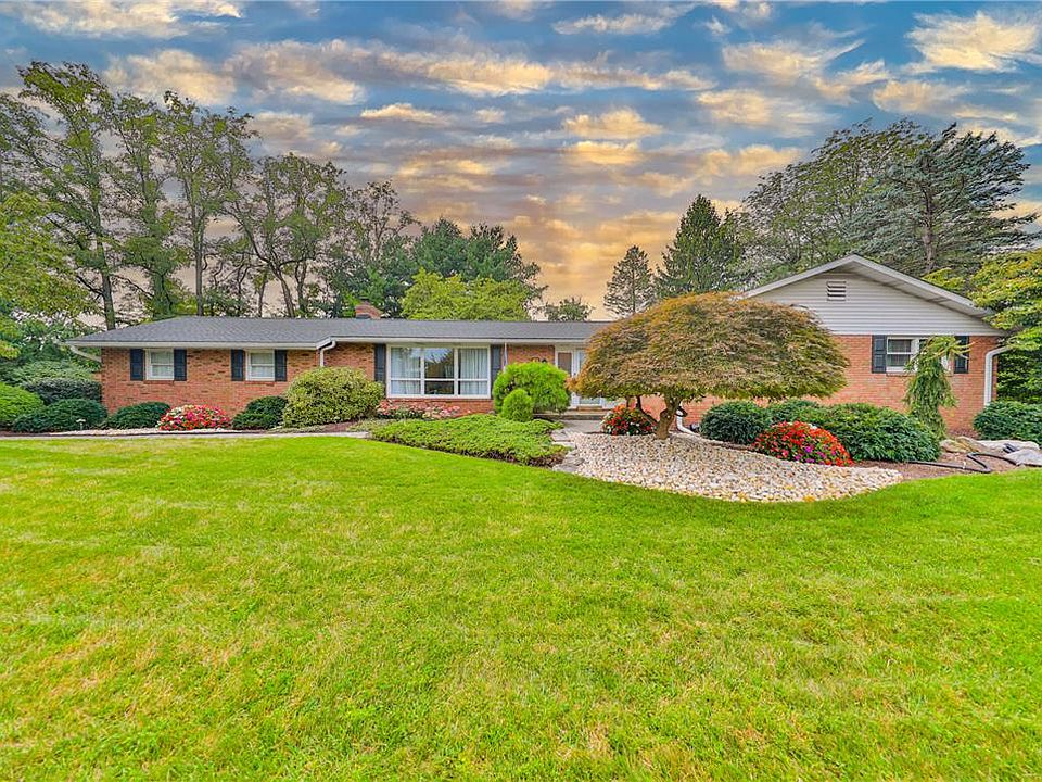 1st image of 2826 Hillcrest Dr E