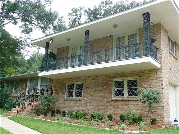 Upper level balcony, access from 2 front bedrooms.