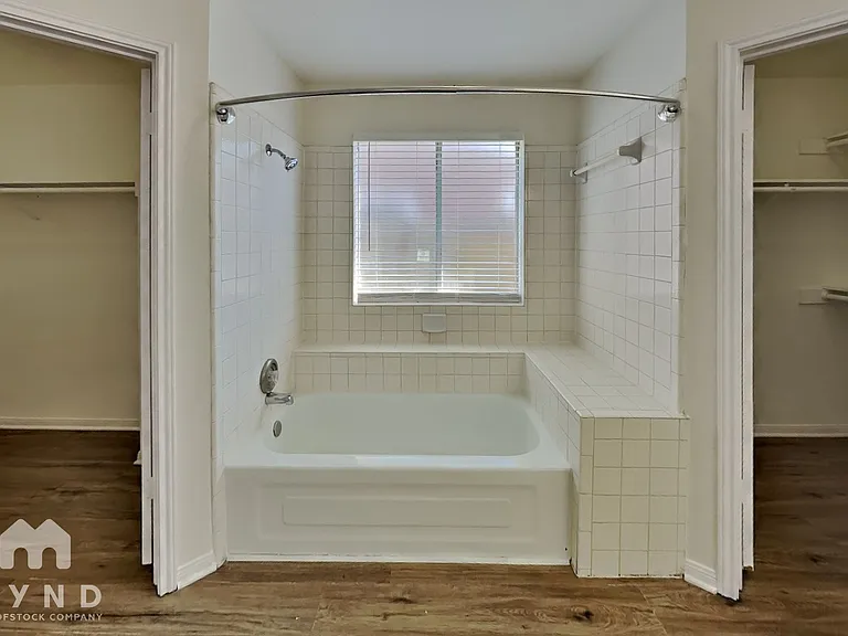 15831 Pryor Dr — Photo 10
