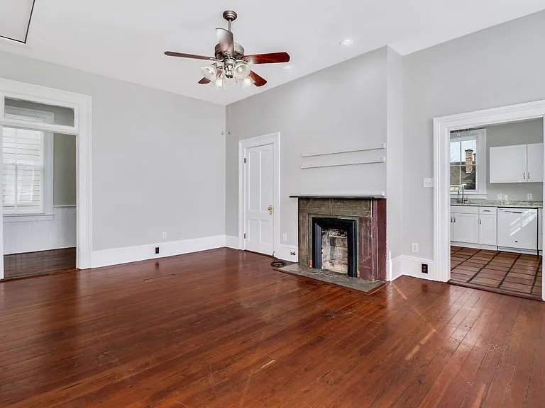 208 W Waldburg St #A — Photo 12