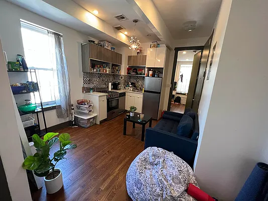 Rented by Delmark Realty LLC | media 19