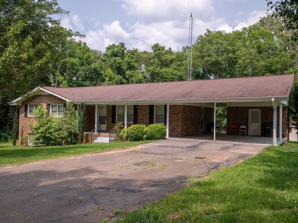 160 Brook Ct, Tuscumbia, AL 35674