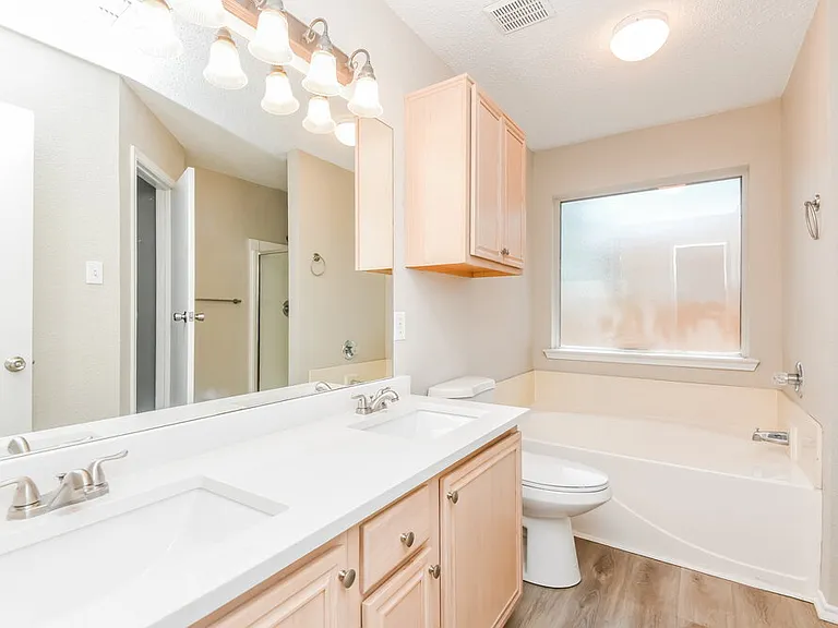 10217 Cypress Hills Dr — Photo 12