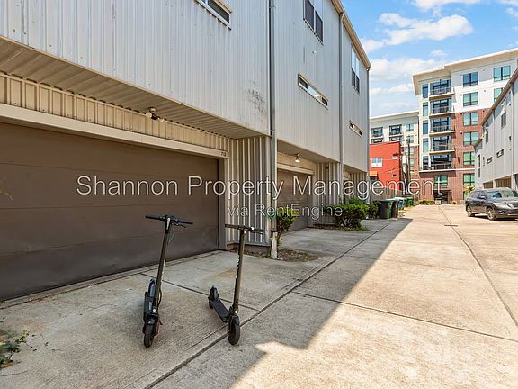4th image of 712 Ruthven St