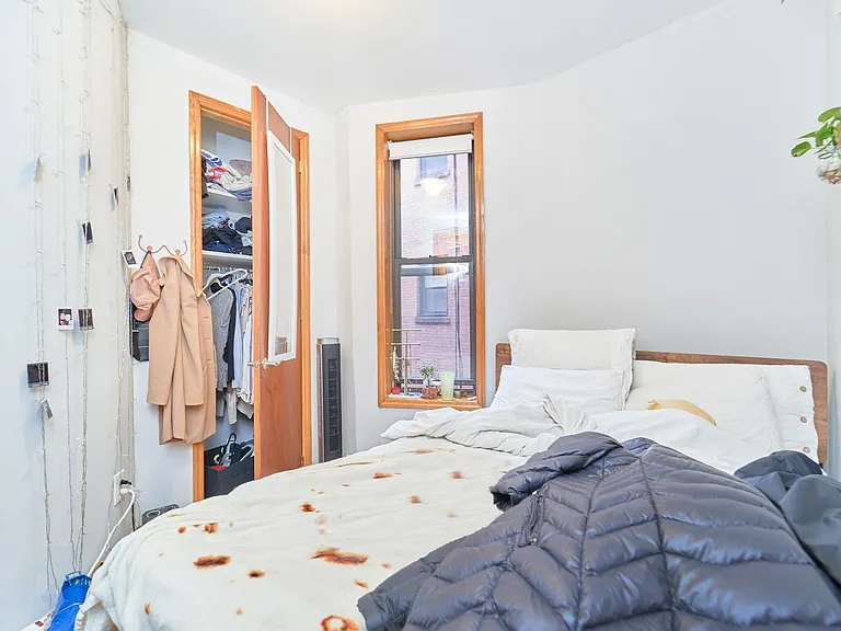 501 1/2 W 43rd St #2E — Photo 6
