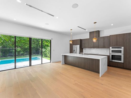 3132 Plaza St, Miami, FL 33133