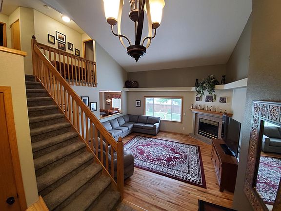 Entryway view
