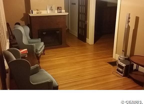 2nd image of 301 Versailles Rd