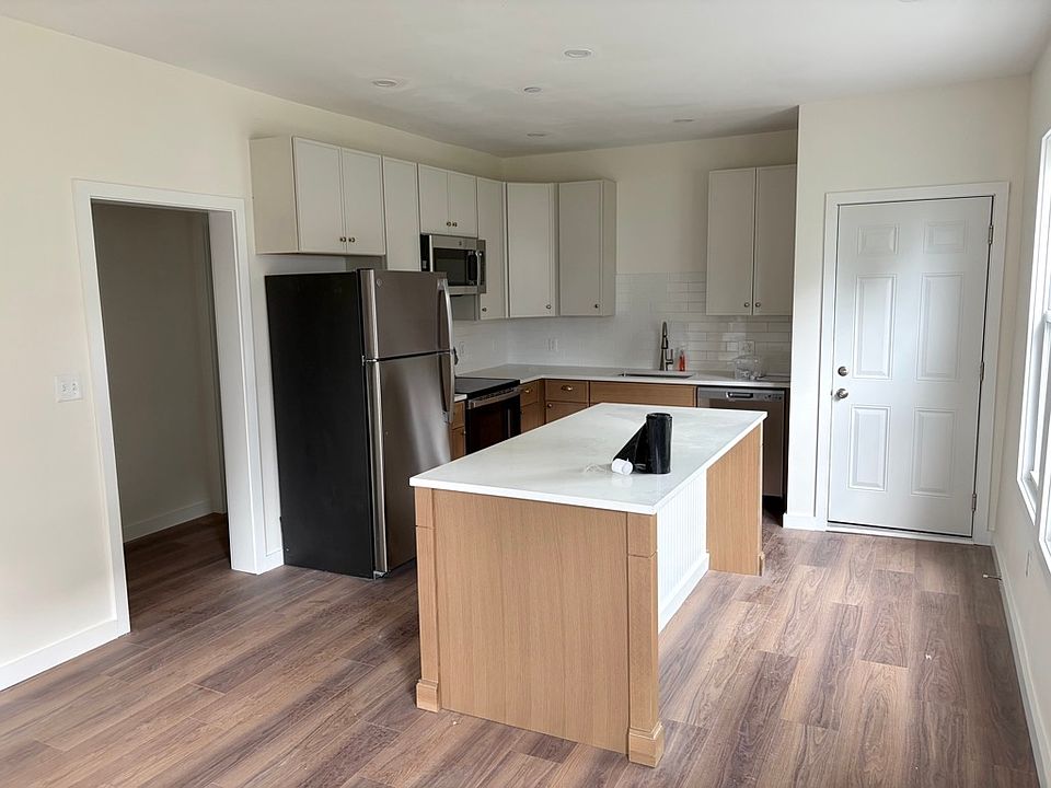 1st image of 23 Pembroke St #1