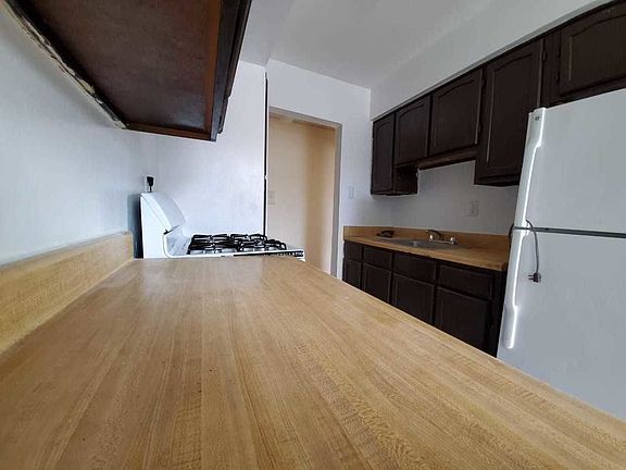 5th image of 220 Trantor Pl APT 2A