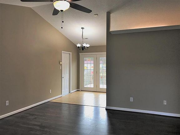 3rd image of 4016 Oakland Dr