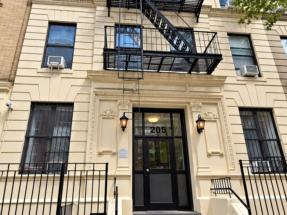 205 W 102nd St #4F
