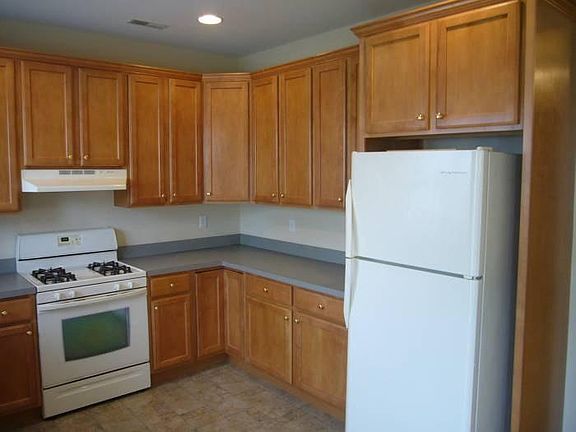 3rd image of 456 Brockton Dr