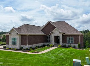8022 Wooded Ridge Dr, Louisville, KY