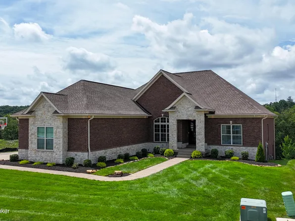 8022 Wooded Ridge Dr, Louisville, KY 40214