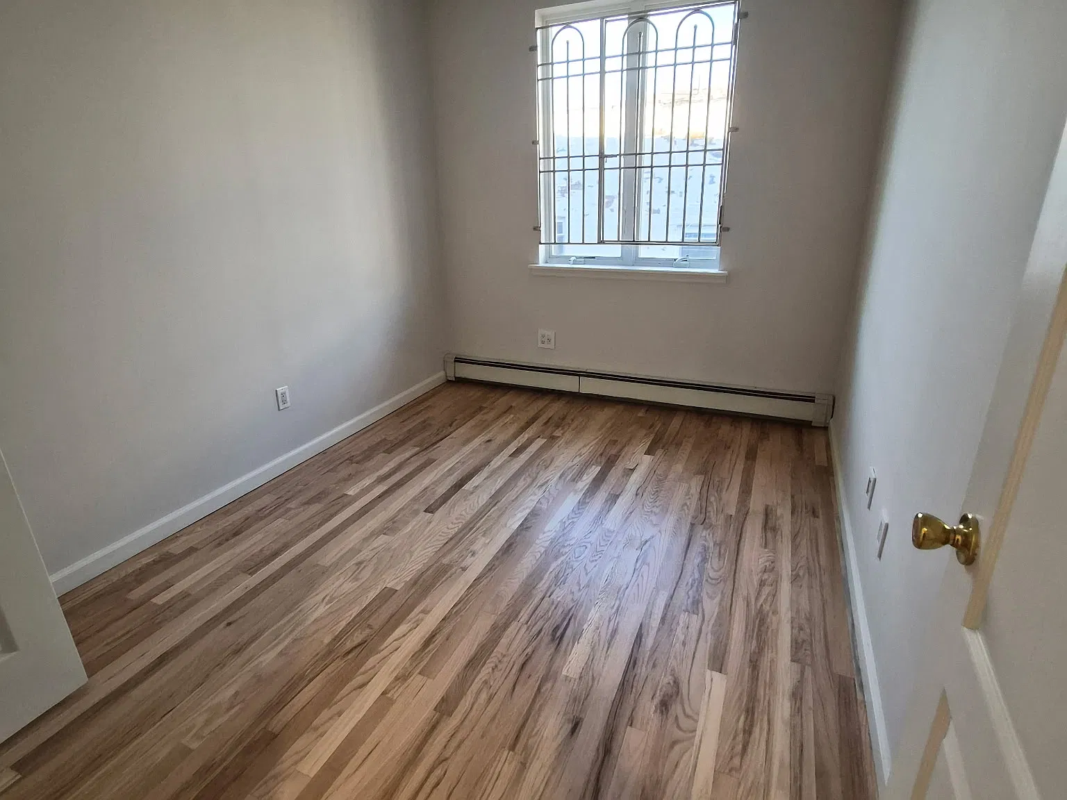 3 bed, 1200 sqft, $3,300 — Photo 3