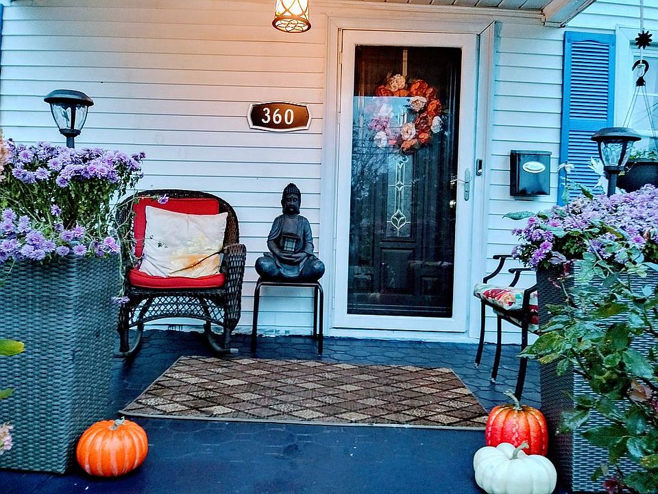 2nd image of 360 Hawthorne Ave