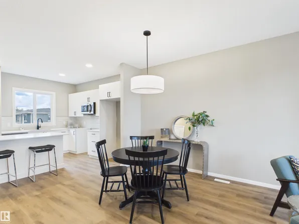 1098 McLeod Ave, Spruce Grove, AB T7X 3X2