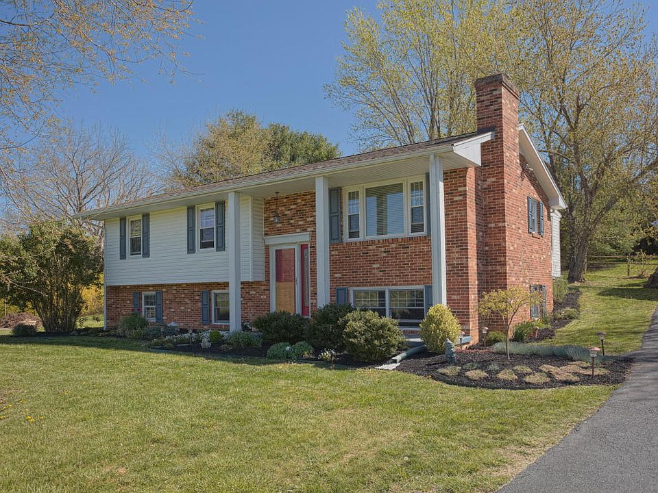 1st image of 136 Mooreland Blvd