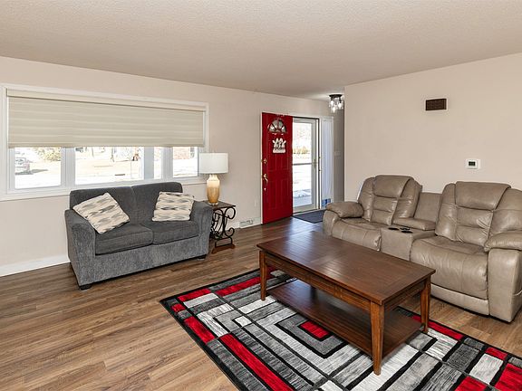 3rd image of 820 Summer Meadows Blvd