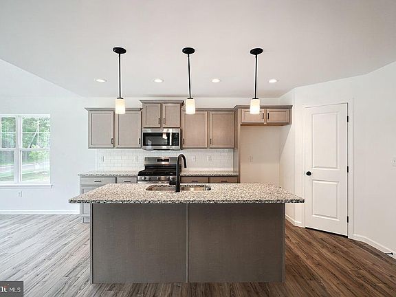 5th image of 307 E Locust St Lot 2