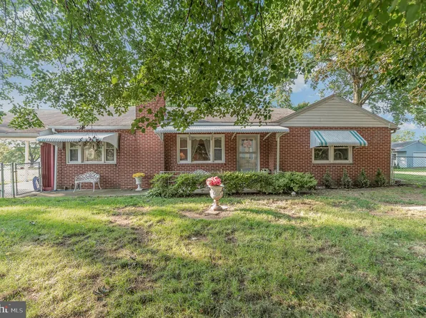 4945 Berkley St, Harrisburg, PA 17109