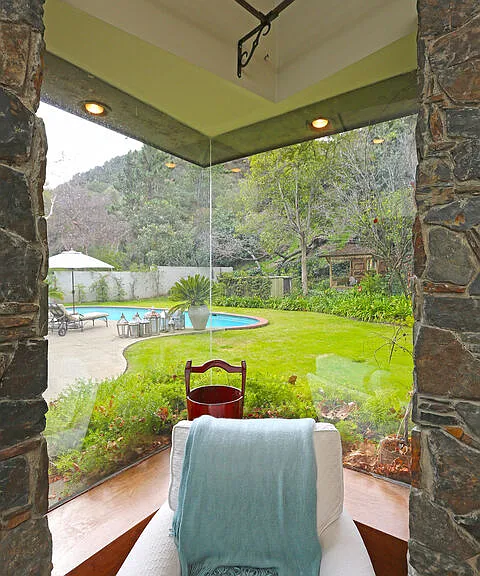 2673 Mandeville Canyon Rd — Photo 18