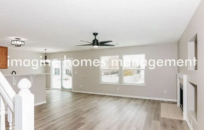 3 bed, 2.5 bath, 1480 sqft, $2,395 — Photo 3