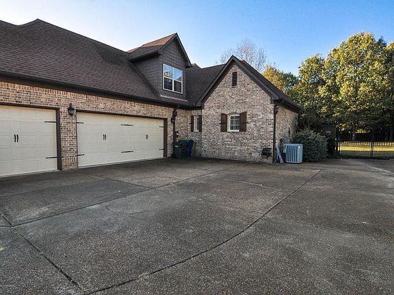 3-Car Garage