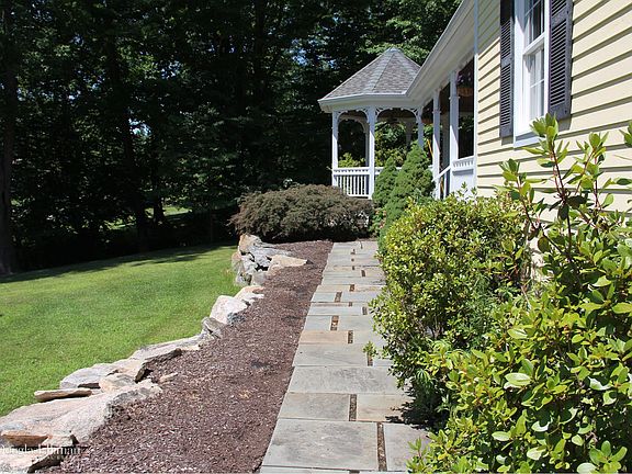 5th image of 55 Coventry Ln