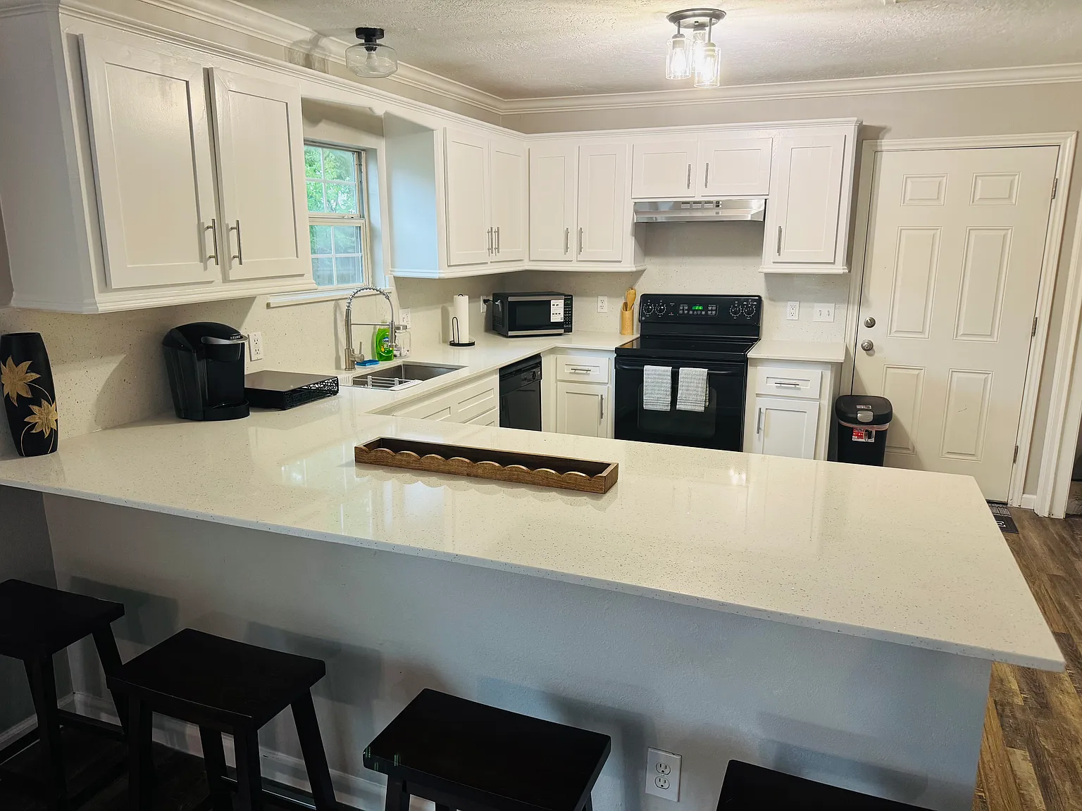 2 bed, 988 sqft, $1,850 — Photo 3