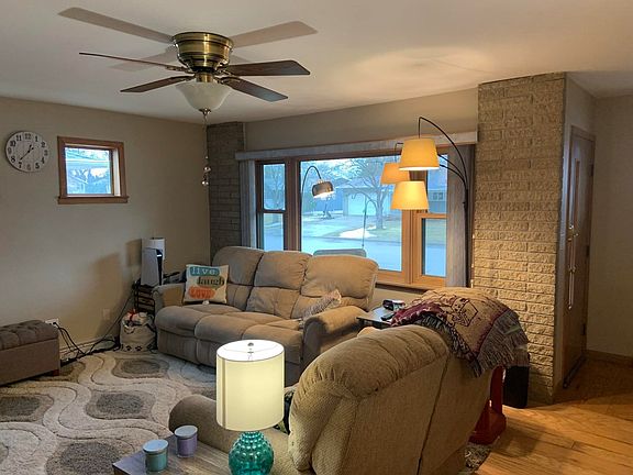 3rd image of 417 N Humphrey Cir