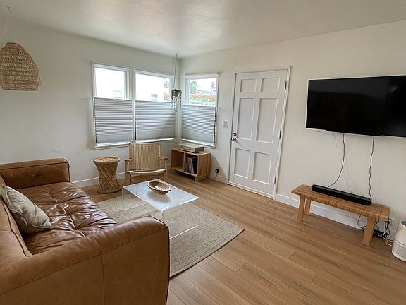 2nd image of 521 S Arcade Dr