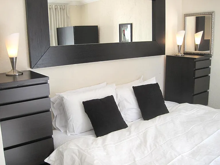 Bedroom Nr 4 with 1 King or 2 Twins. Comfortable beds with memory foam for your beauty sleep.