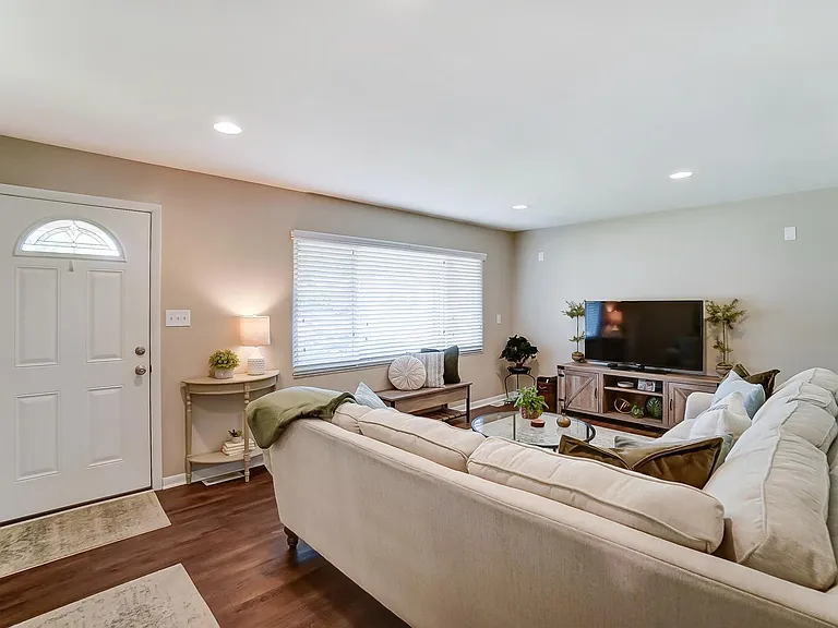 1599 Yellowglen Dr — Photo 6