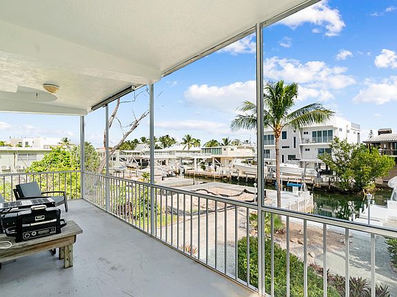 2nd image of 311 Buttonwood Cir