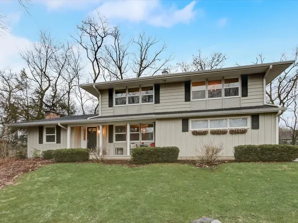 6905 New Hampshire Trl, Crystal Lake, IL 60012